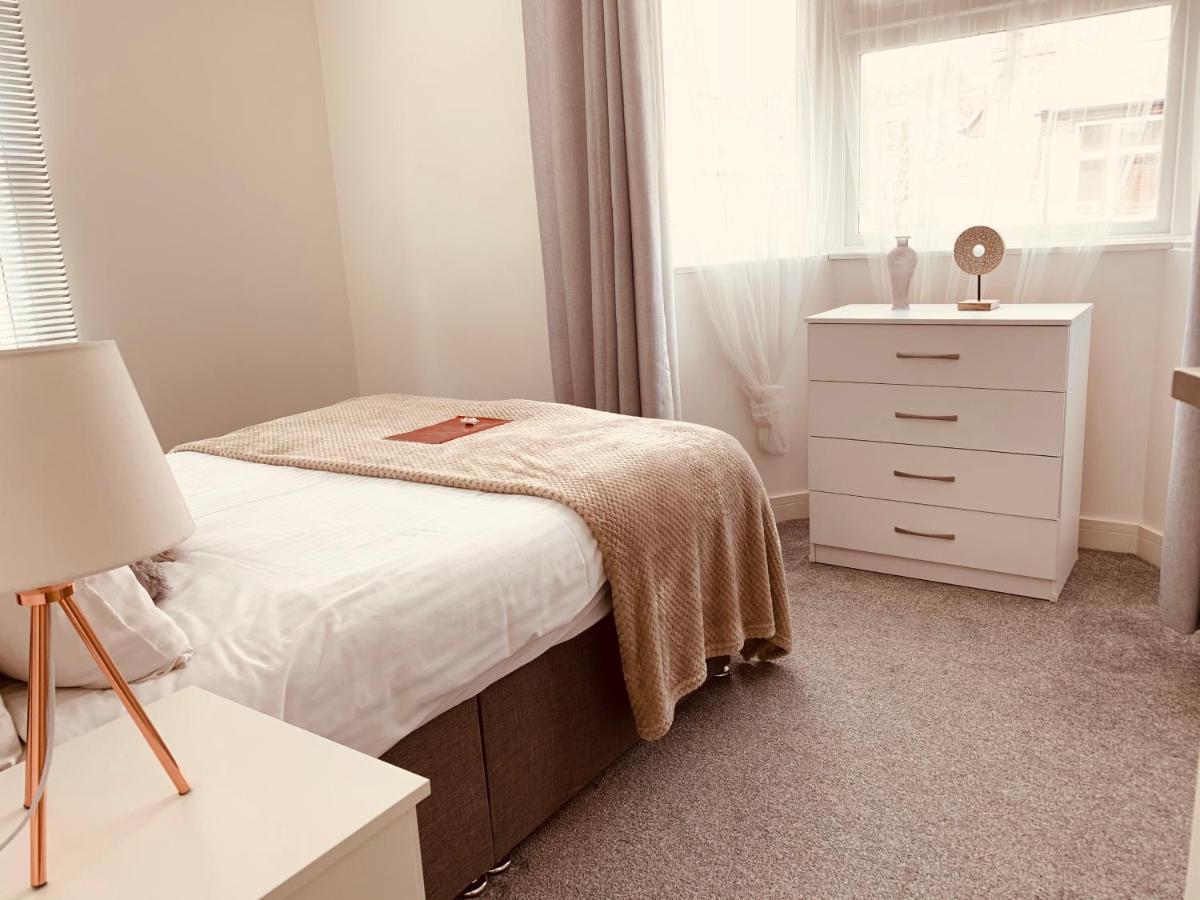 Elthorne Luxury Apartments - Ъксбридж Екстериор снимка