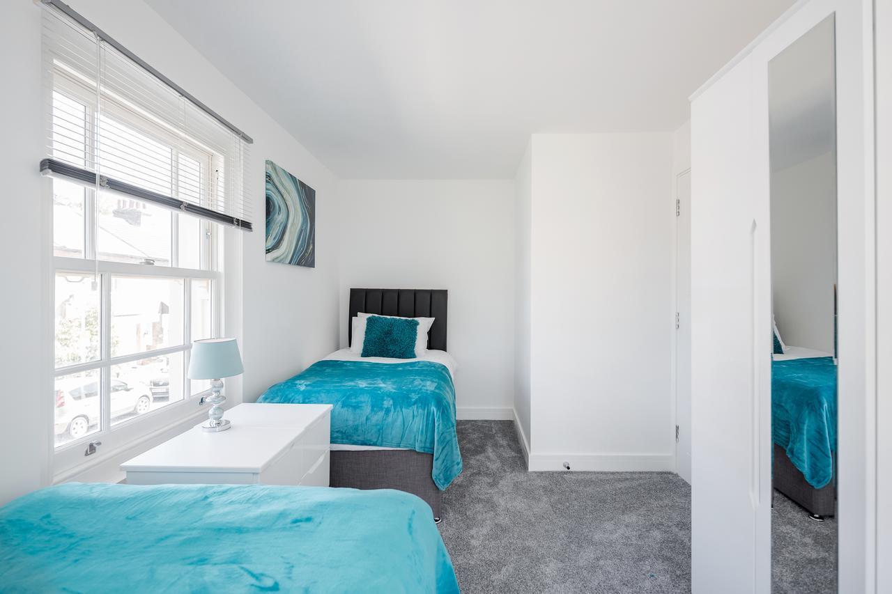 Elthorne Luxury Apartments - Ъксбридж Екстериор снимка
